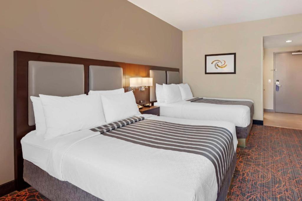Best Western Plus Executive Inn Торонто Экстерьер фото