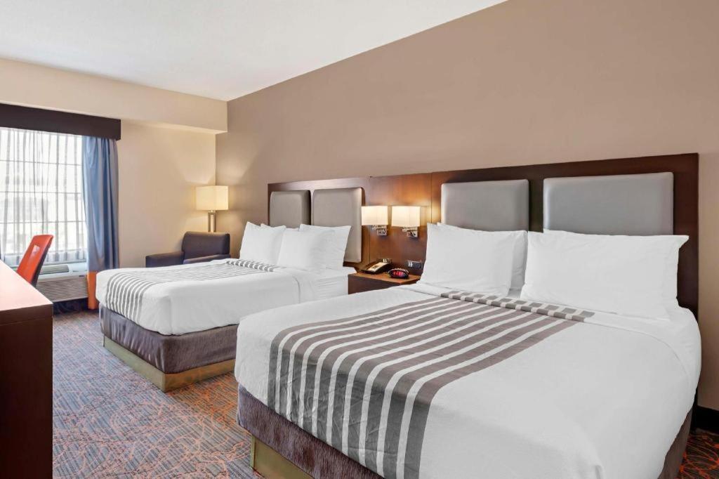 Best Western Plus Executive Inn Торонто Экстерьер фото