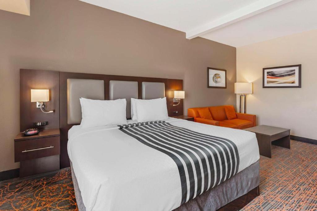 Best Western Plus Executive Inn Торонто Экстерьер фото