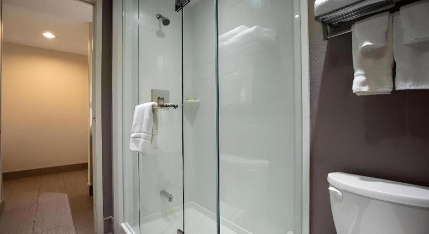 Best Western Plus Executive Inn Торонто Экстерьер фото