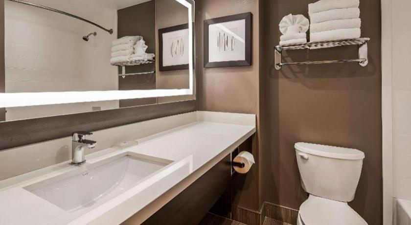 Best Western Plus Executive Inn Торонто Экстерьер фото