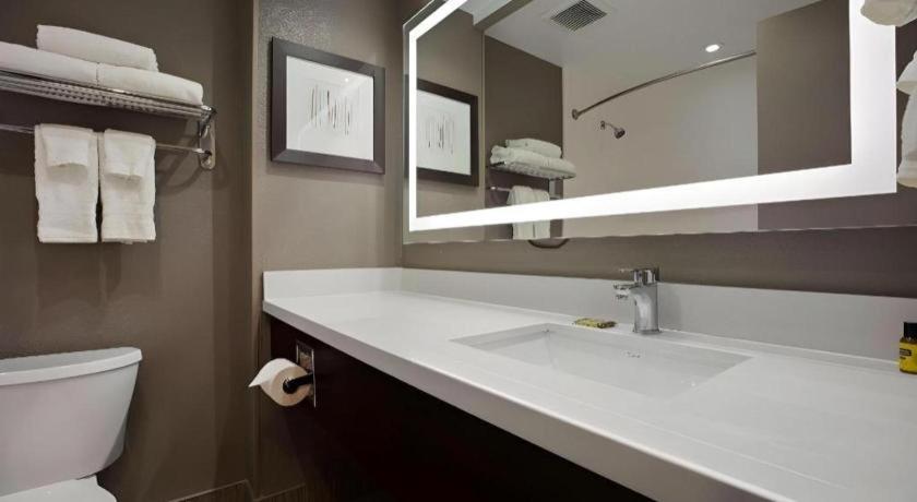 Best Western Plus Executive Inn Торонто Экстерьер фото